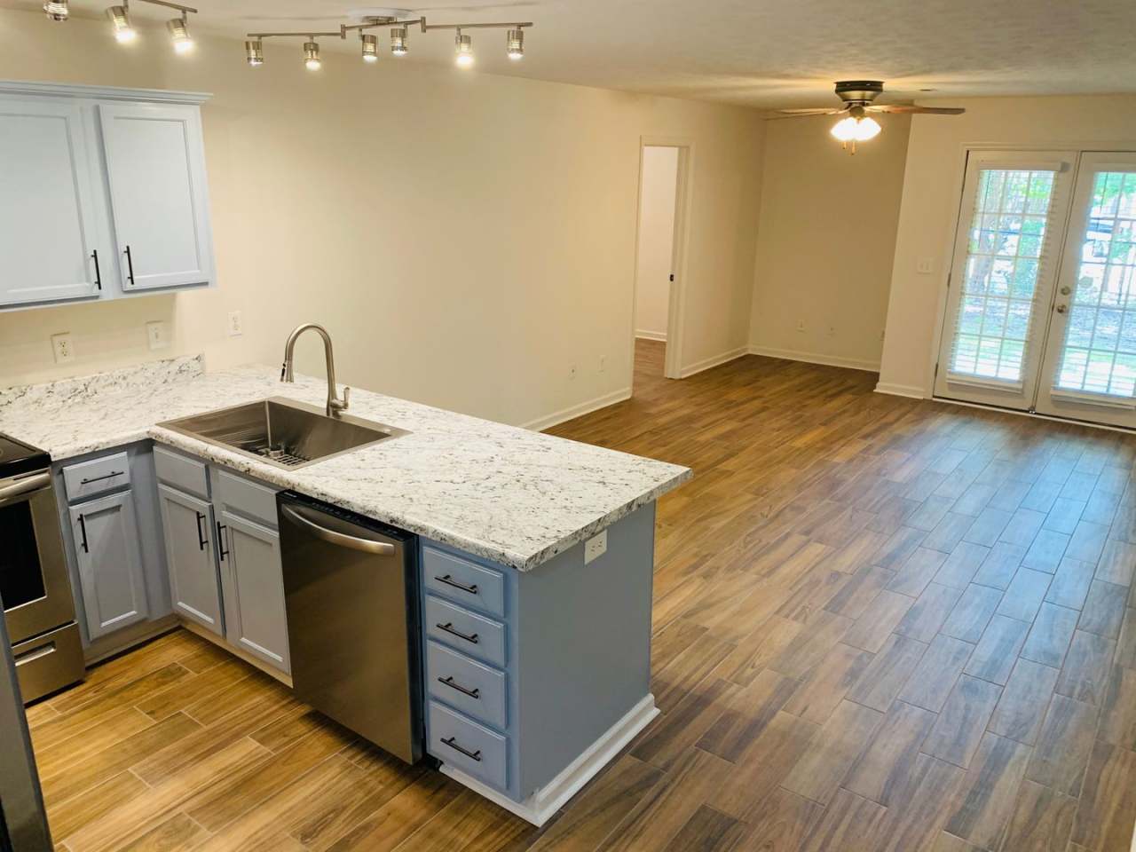 Regency Square Condos, Unit B1