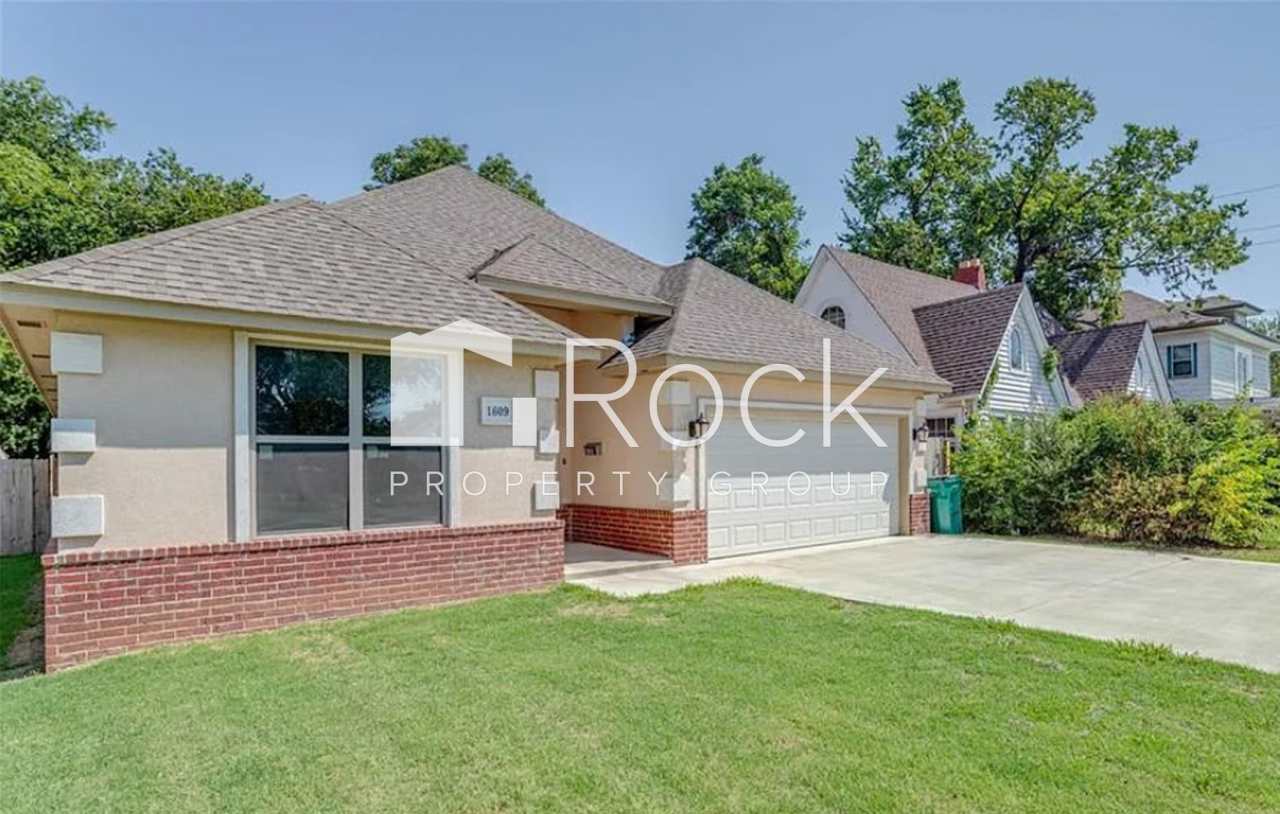 Spacious 3 Bed 2.5 Bath Home Near Oklahoma City University, the Plaza District  Uptown!