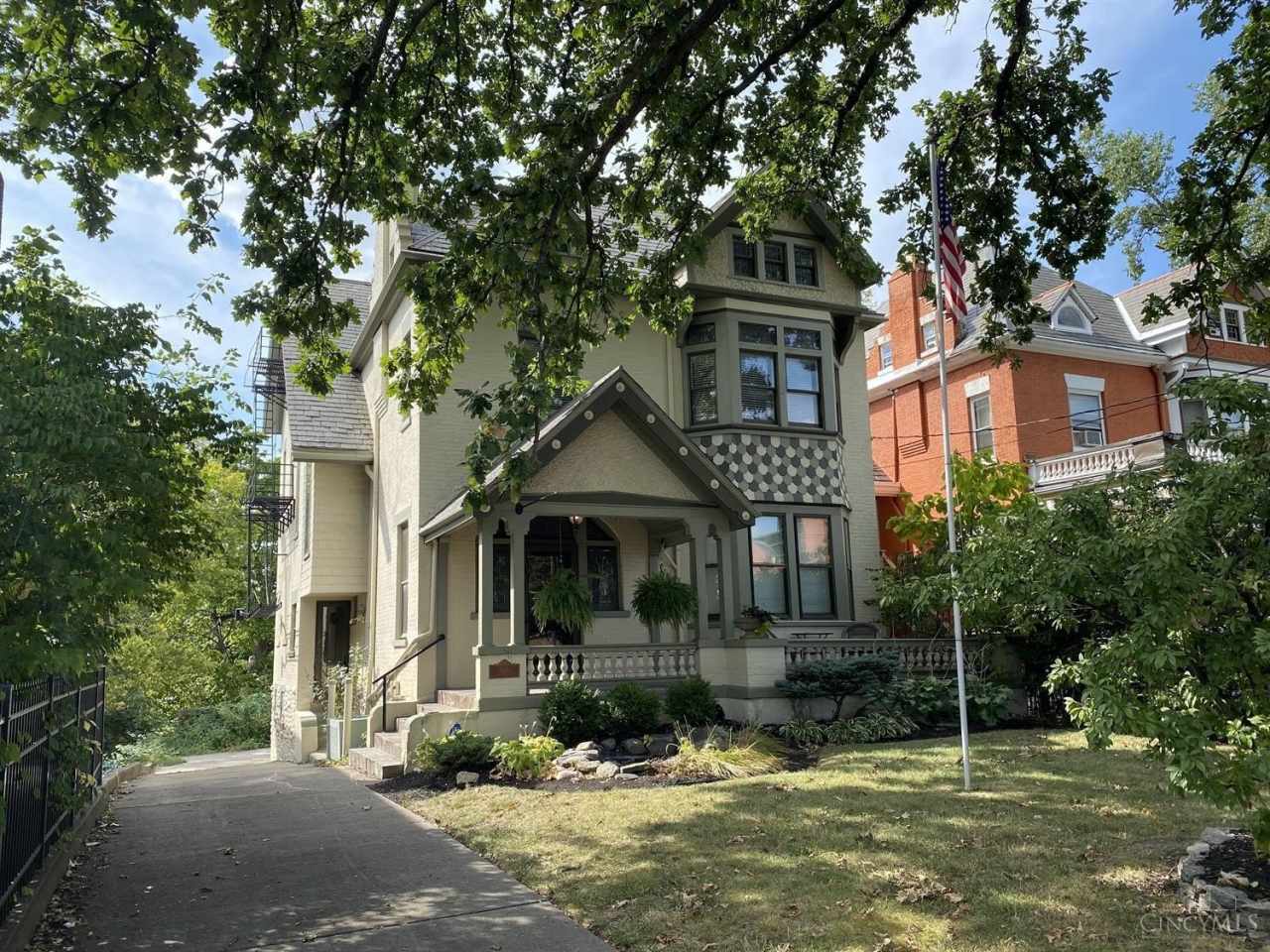 2641 Highland Avenue