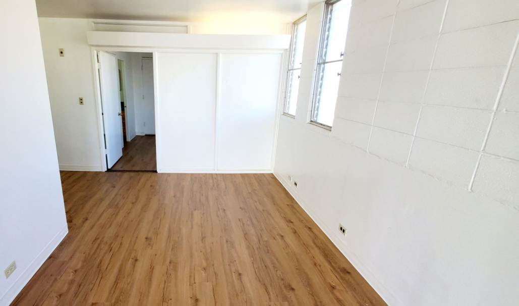 Large One Bedroom- 1749 Fern Street #4