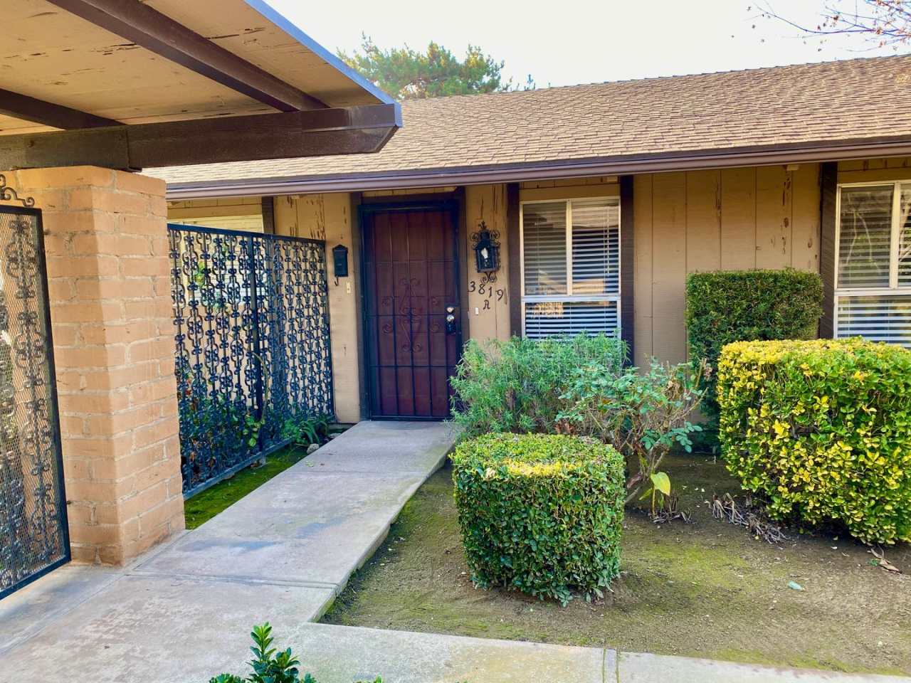 $1,635 Millbrook  Shaw, 2 Bedroom Condo - Alamos #A, Fresno