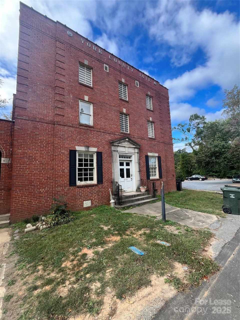 203 W Liberty Street unit: 1W