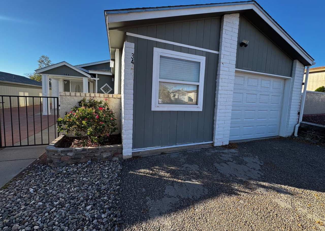 Rio Rancho 3 bedroom 2 bath home.