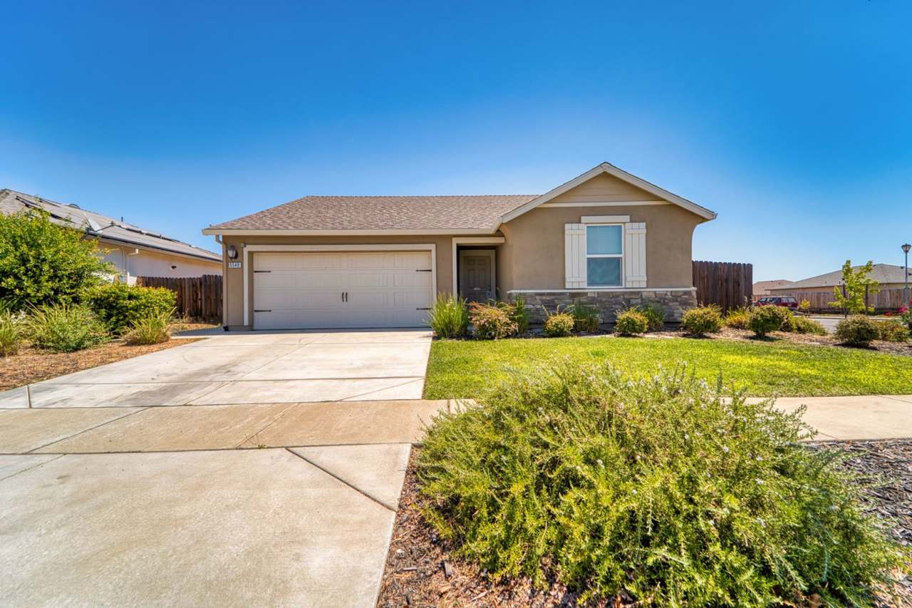 Charming Comfort  Style at 5549 Glowhaven