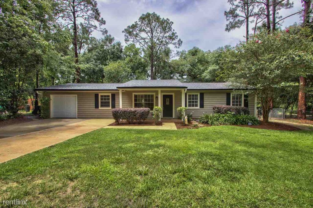 Beautiful 3/2 single family home