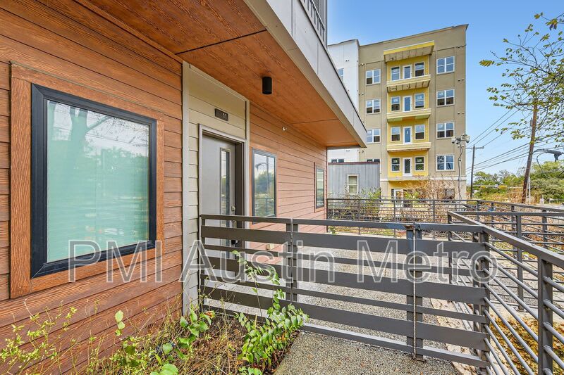 5924 South Congress Avenue