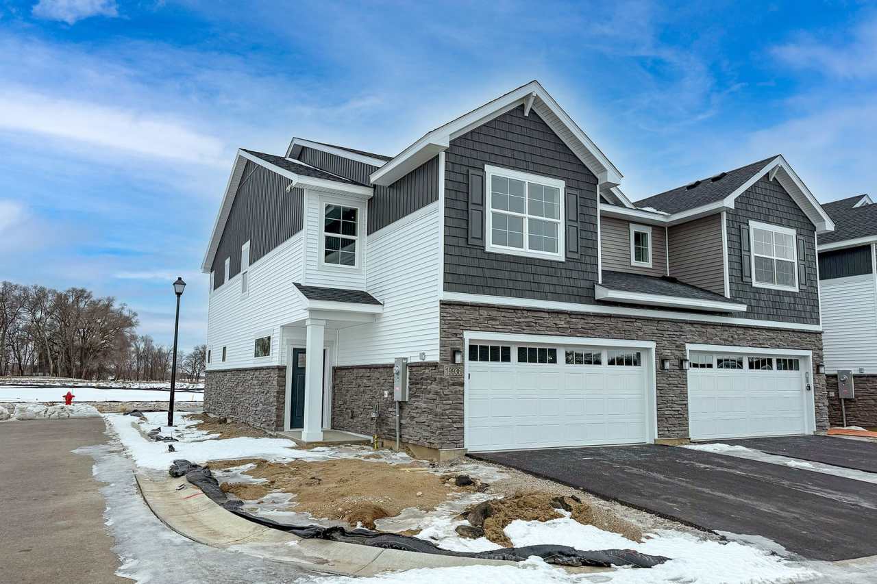 Grandview END UNIT townhome plan in Corcoran’s Hope Meadows community—a brand-new townhome development near Pheasant Acres Golf Course and just a short distance from Elm Creek Park Reserve.