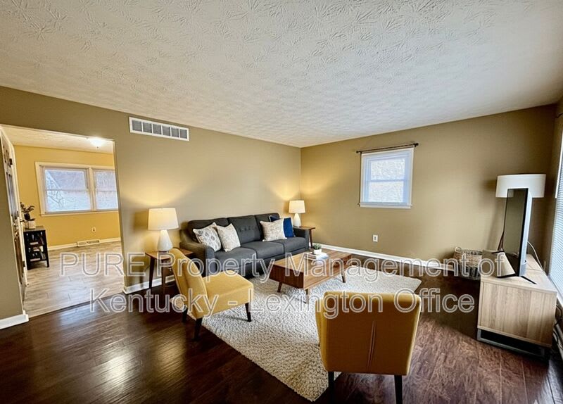 3905 Hidden Springs Dr