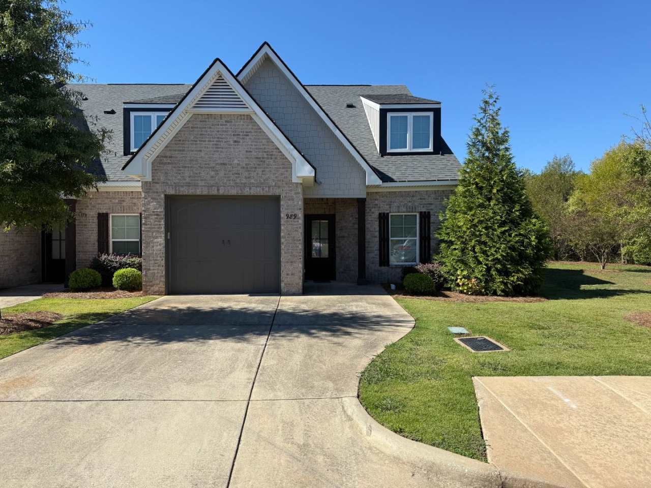 End Unit 3 Bedroom Townhome in Auburn