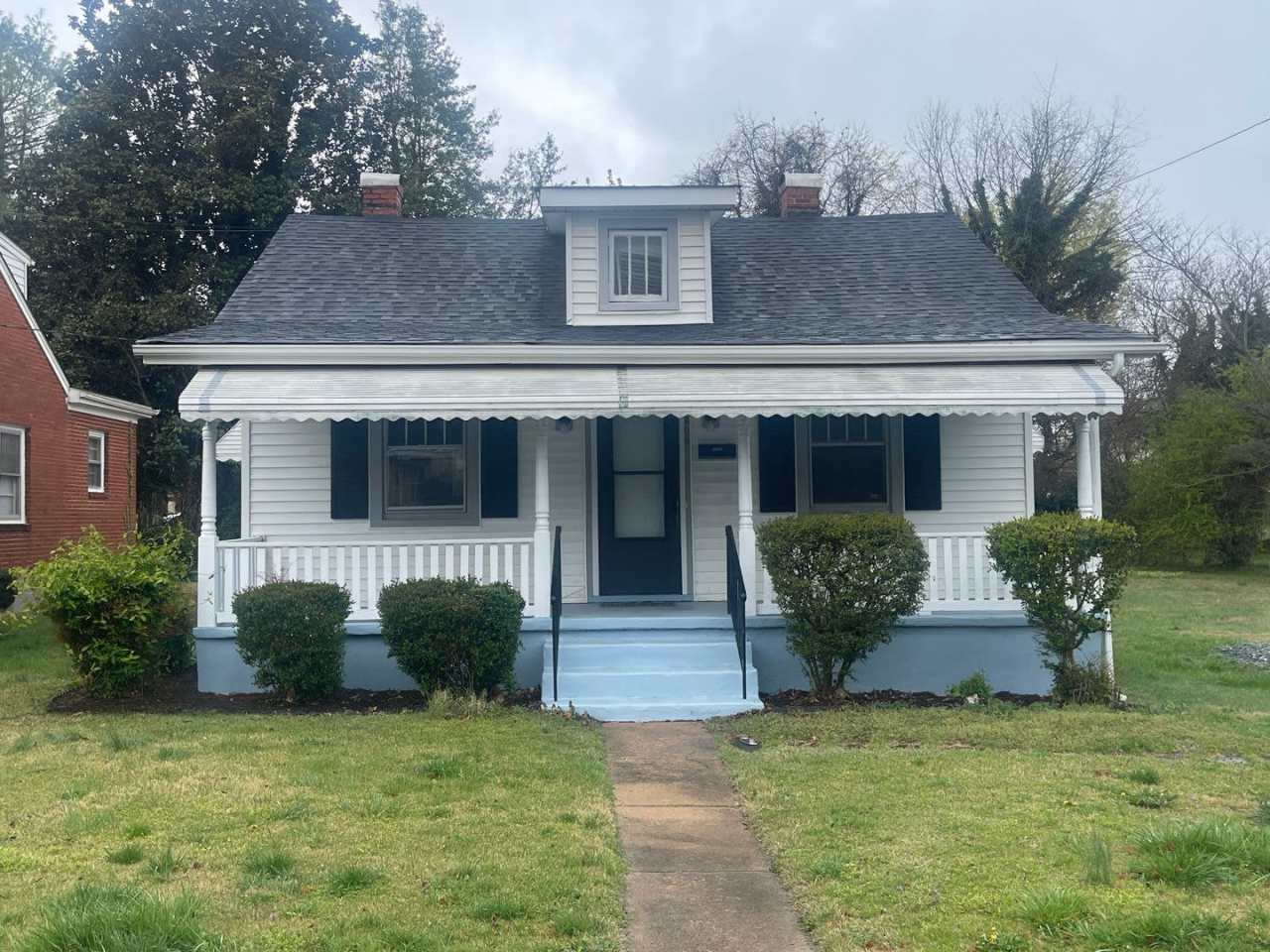 One Bedroom House for rent close to Rivermont shops and Randolph College.