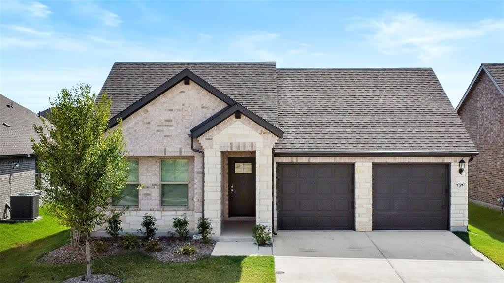 707 Whispering Winds Trail