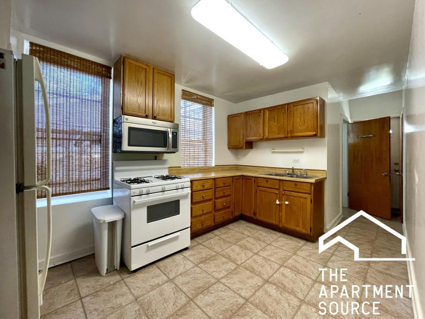 3531 West Dickens Ave.