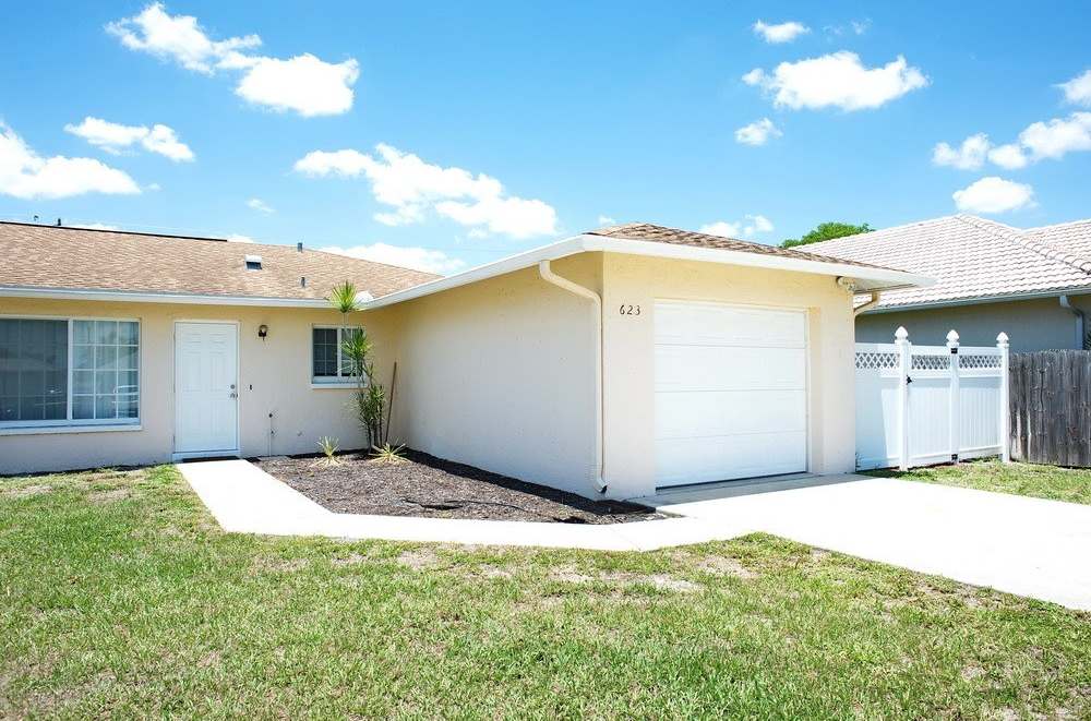 ANNUAL RENTAL - 2 Bedroom, 1 Bath w/ Garage Duplex in Naples Park