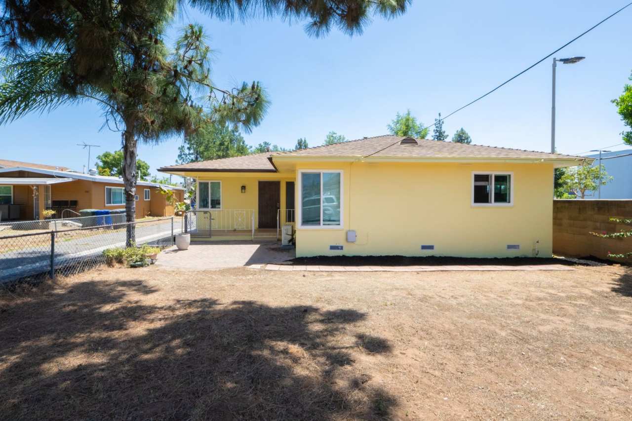 3BR/2BA - Single Family Home in El Cajon!
