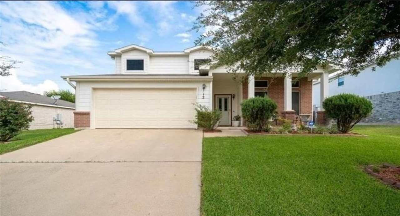 AMAZING 2-STORY 3 BEDROOM!!