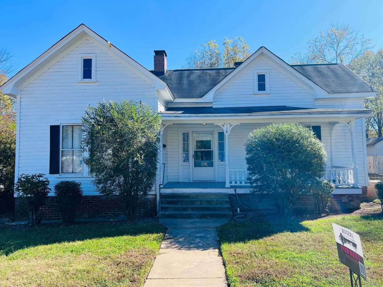 Charming home, gourmet kitchen, and large backyard in Oxford