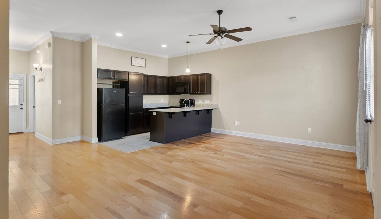 Charming 2BR/2BA Home in Gated Community Near Woman’s Hospital!