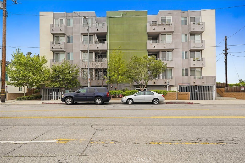 5818 Whitsett Avenue