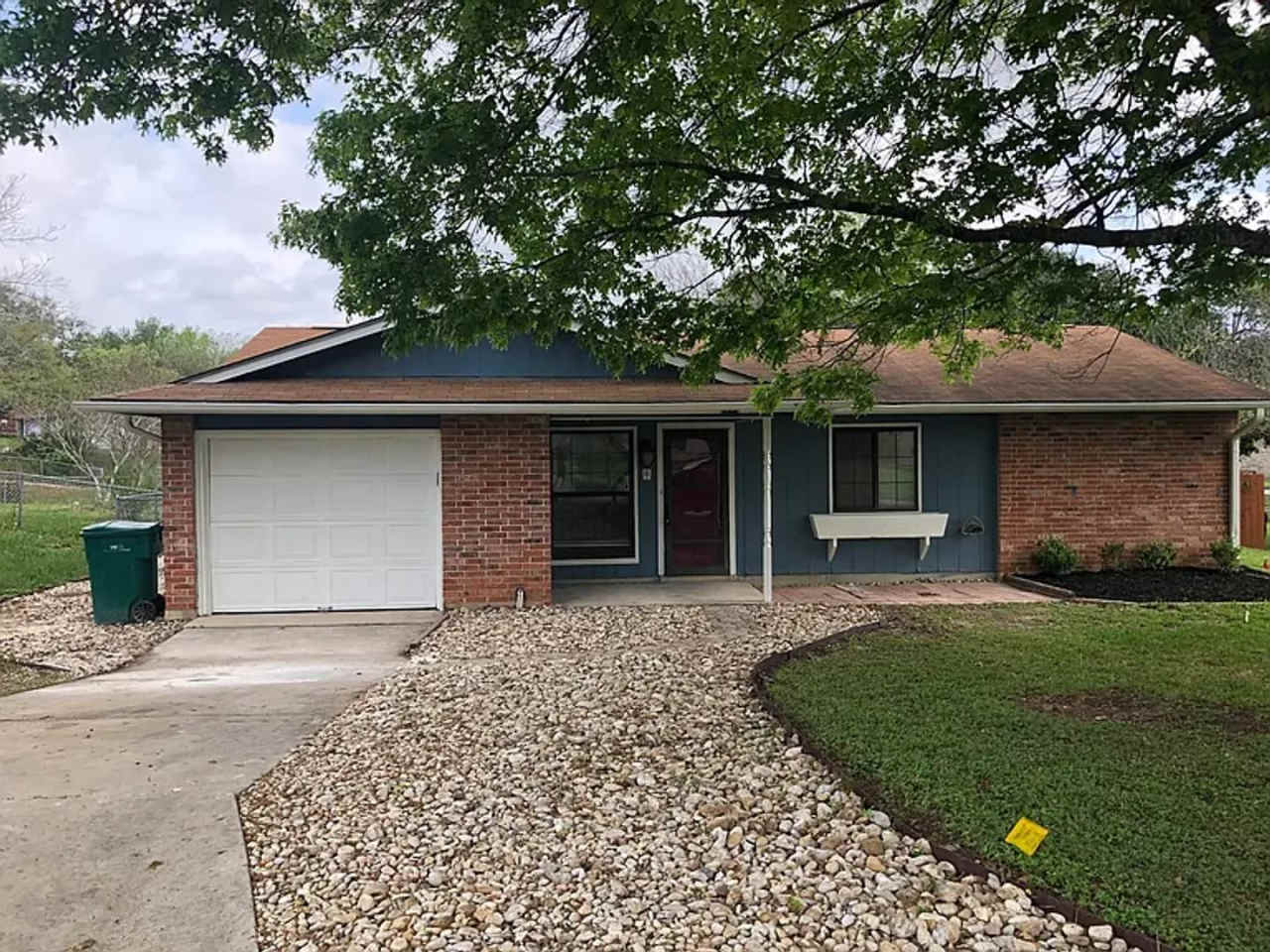 *COMING SOON* Beautiful 4-Bedroom Home Near Shopping  Dining in Live Oak