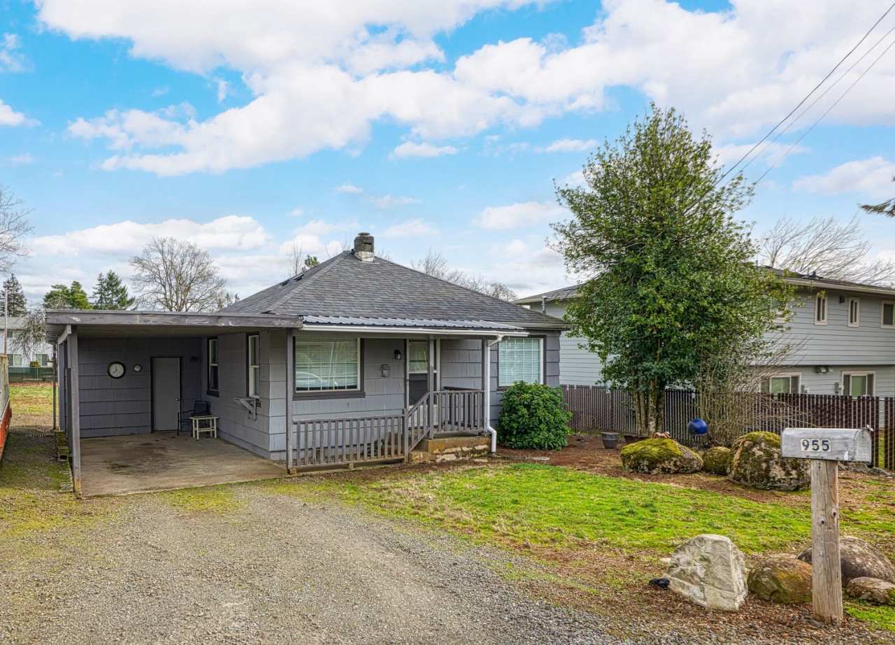 Charming 2 Bedroom Bungalow in Oregon City
