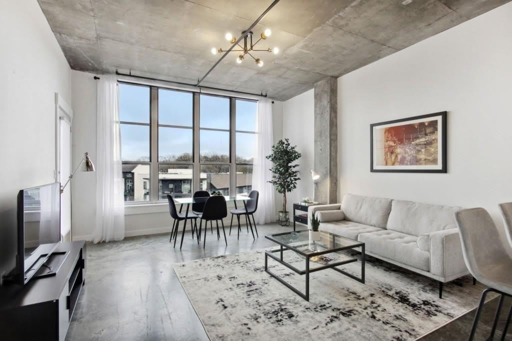 245 N Highland Avenue NE unit: 404