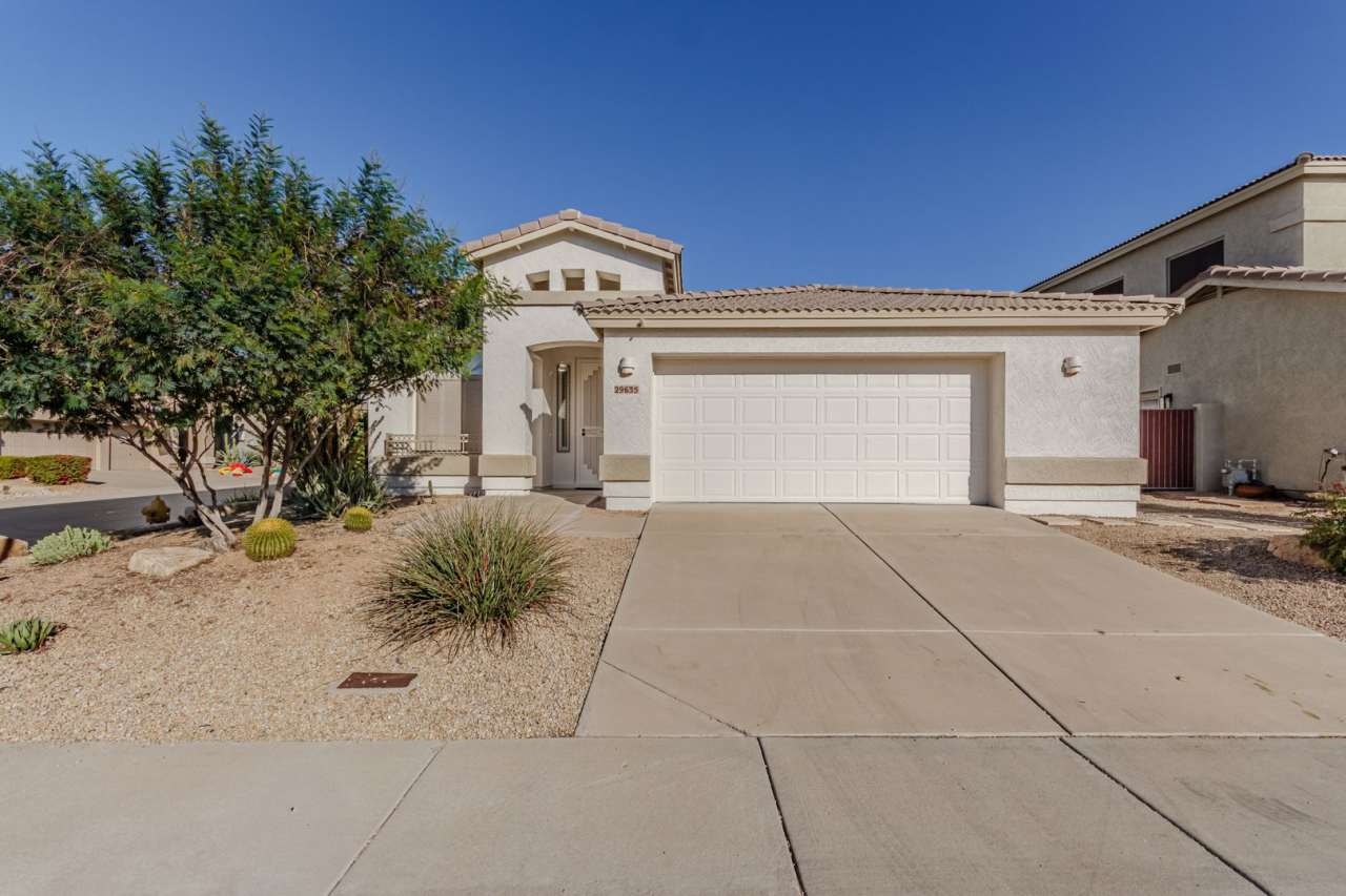 Charming Cave Creek Home for Lease – Pool, Landscaping  Pool Service Included