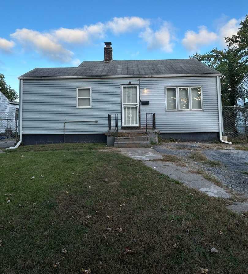 2 Bedroom Home with Bonus Rooms in West Gary