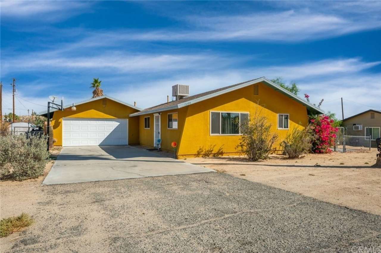Large 4 Bedroom Home Central 29 Palms