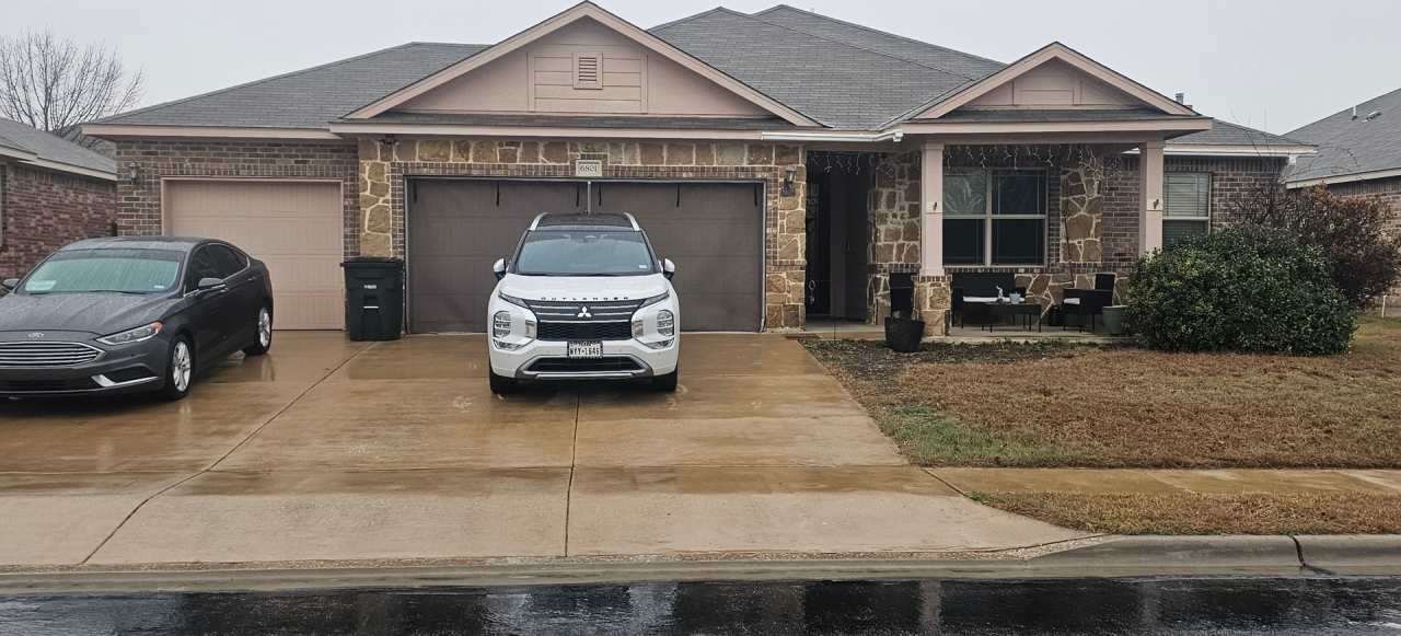 211 W. Mockingbird Ln.