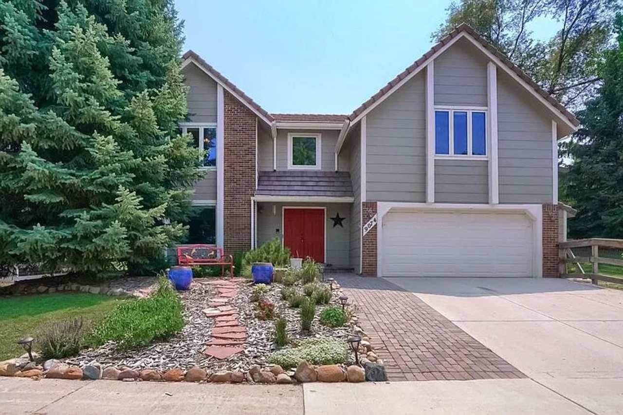 Amazing Lakewood 5 Bedroom 2.5 Bathroom House with HUGE Backyard