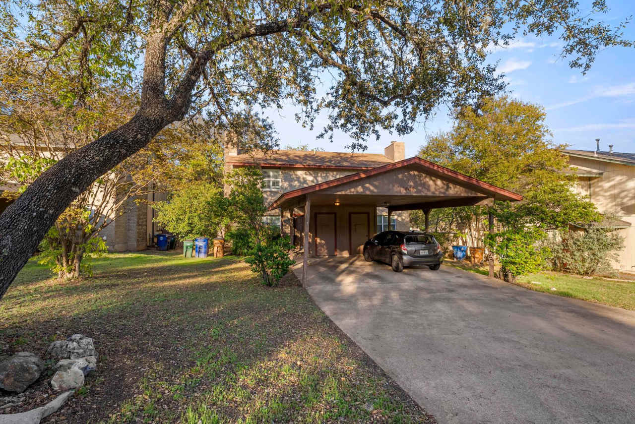 Charming 2 bed 1.5 bath Home in Cinnamon Ridge!!!