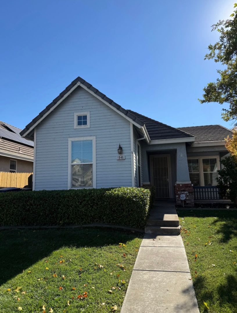 MOVE IN SPECIAL: 1/2 OFF 2ND MONTHS RENT Adorable 3 bedroom 2 bath home