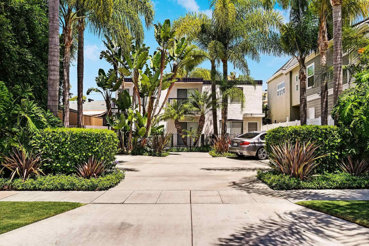 FABULOUS location! 4 blocks to the ocean  Sail Bay, AIR-CONDITIONING, IN-UNIT LAUNDRY! PRIVATE GARAGE + Addn Parking