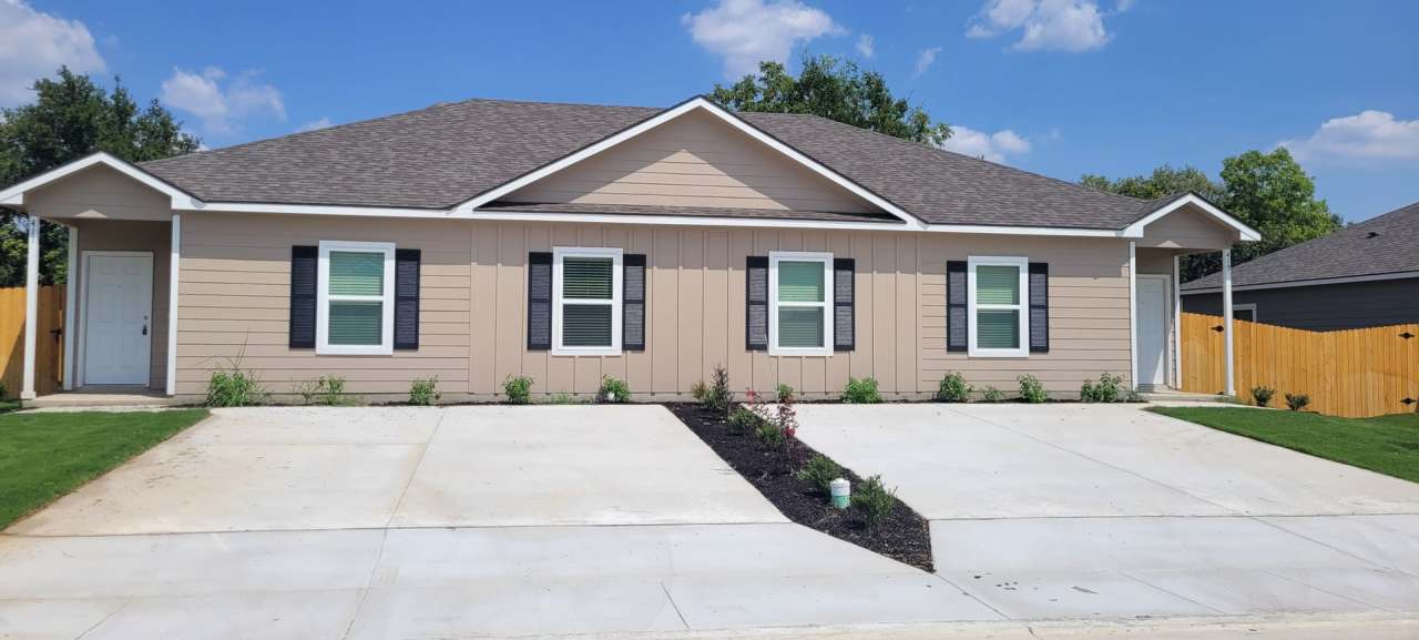 Stylish Modern Duplex in Seguin!