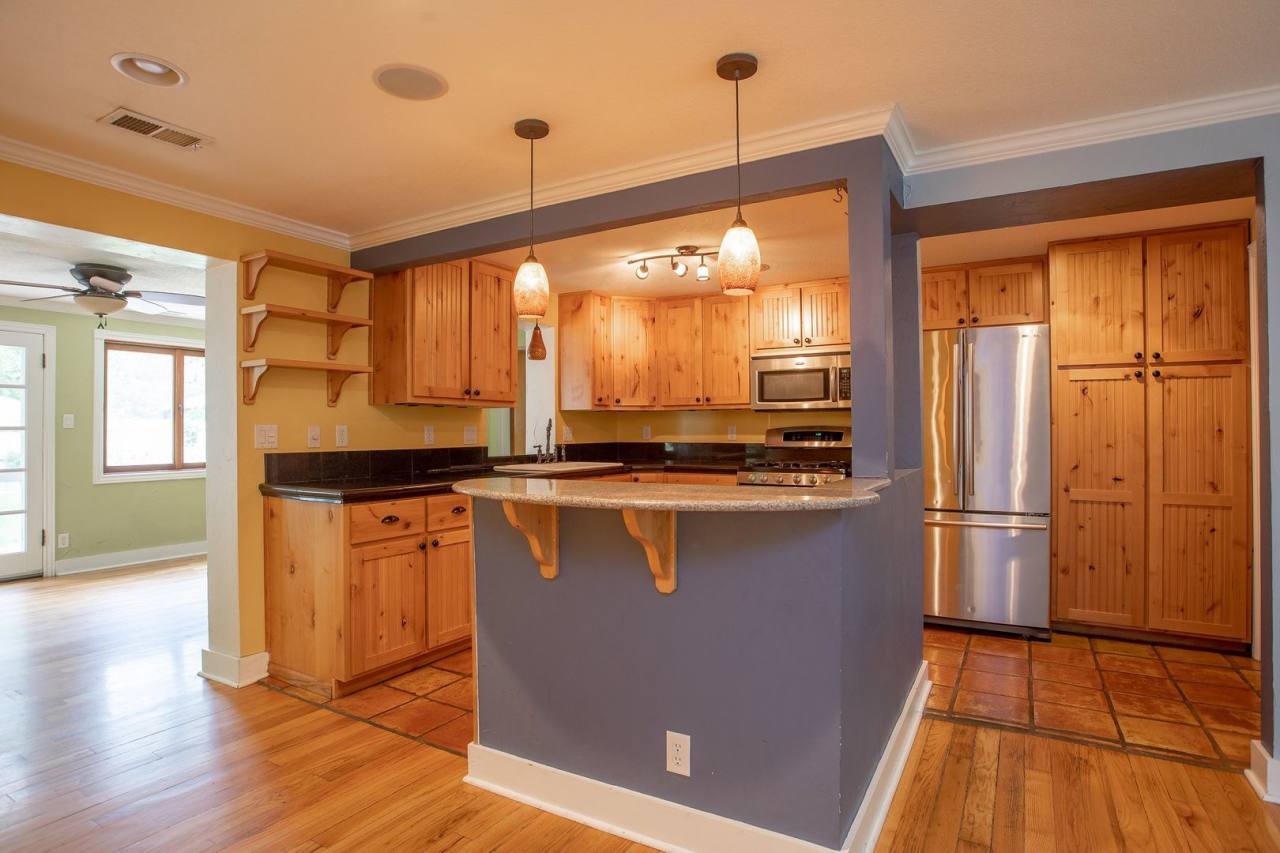 Charming 3 bedroom/2 bathroom Single Family Home!