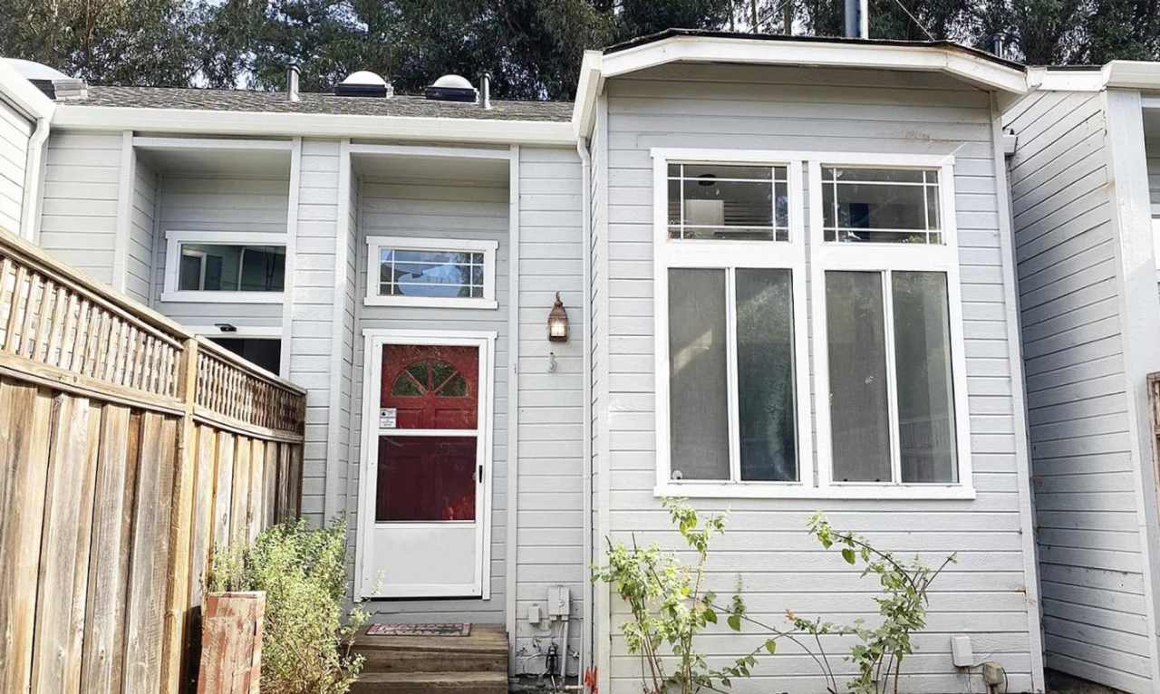 Bright  Spacious 2BR Townhome / Prime Santa Cruz Location