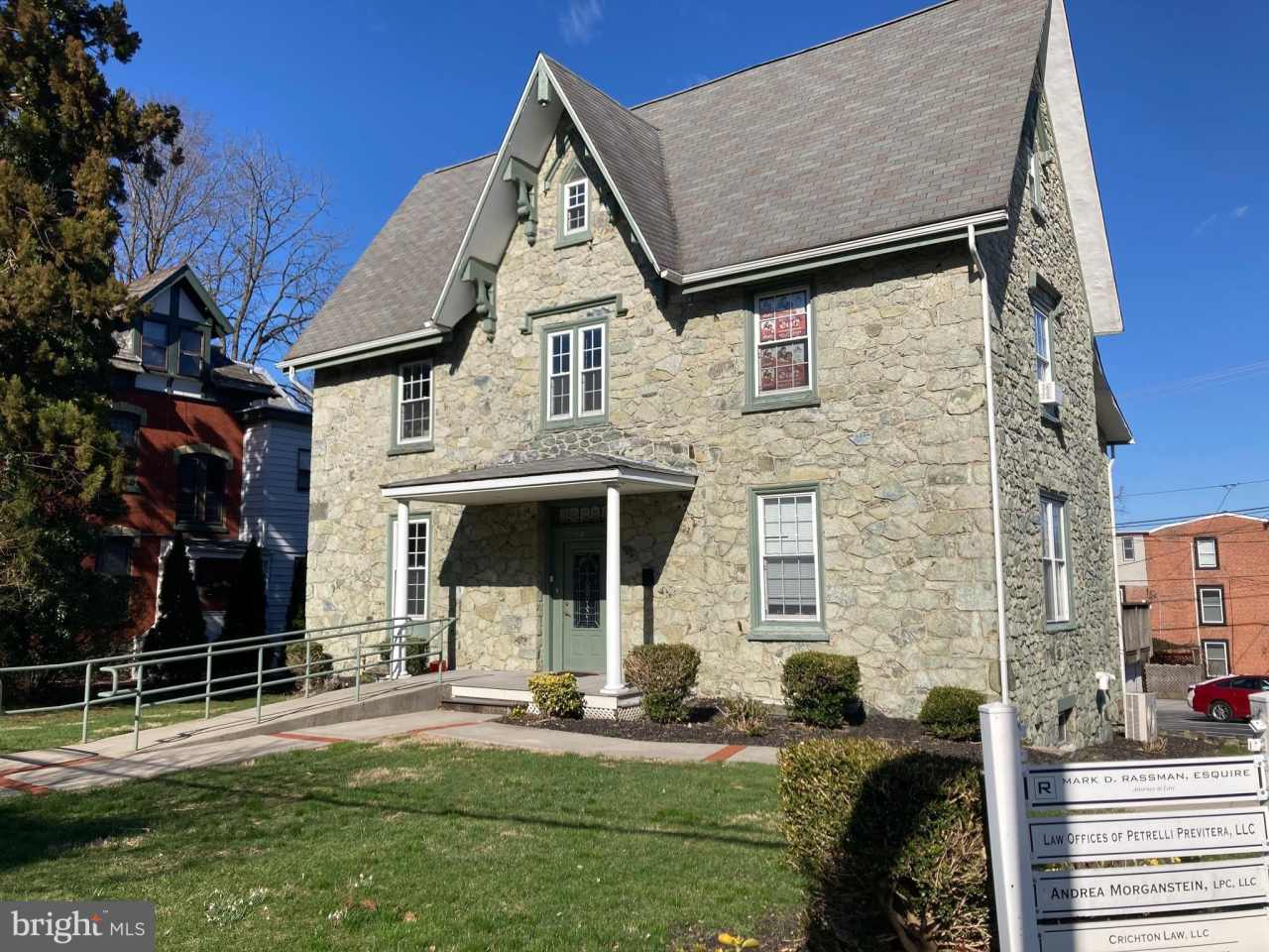 203 W CHESTNUT Street