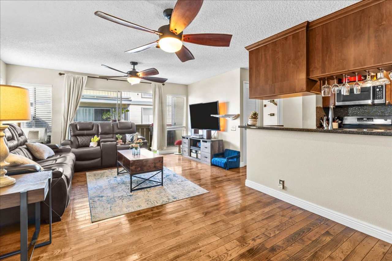 Corner end unit Two Bedroom Two Bath Townhome in Ewa Beach Sun Rise Complex
