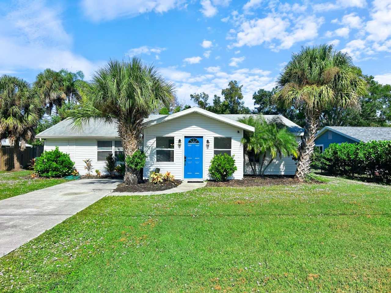 1 MONTH FREE RENT! Stunning Sarasota Home with Pool – Minutes from Siesta Key Beach!