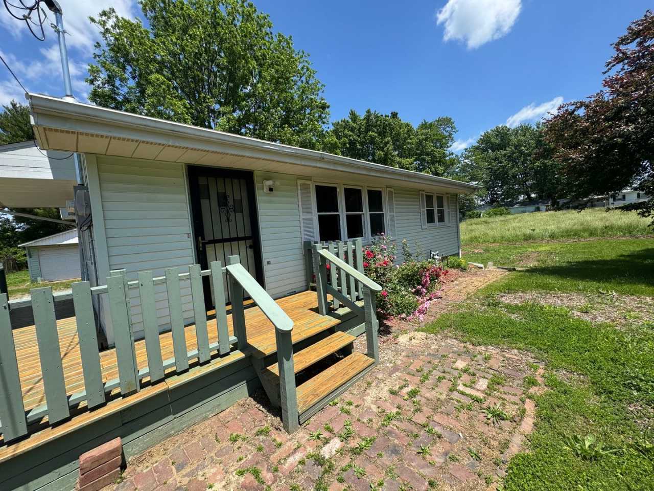 Country Living with Modern Comfort: 2 Bed, 1 Bath House on 4 Acres