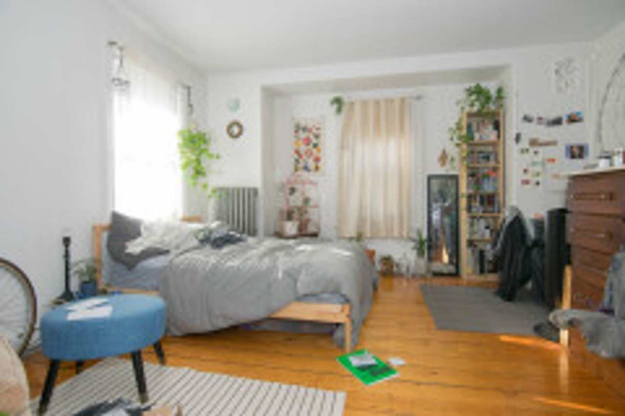 HOT ALLSTON LISTING!!!!