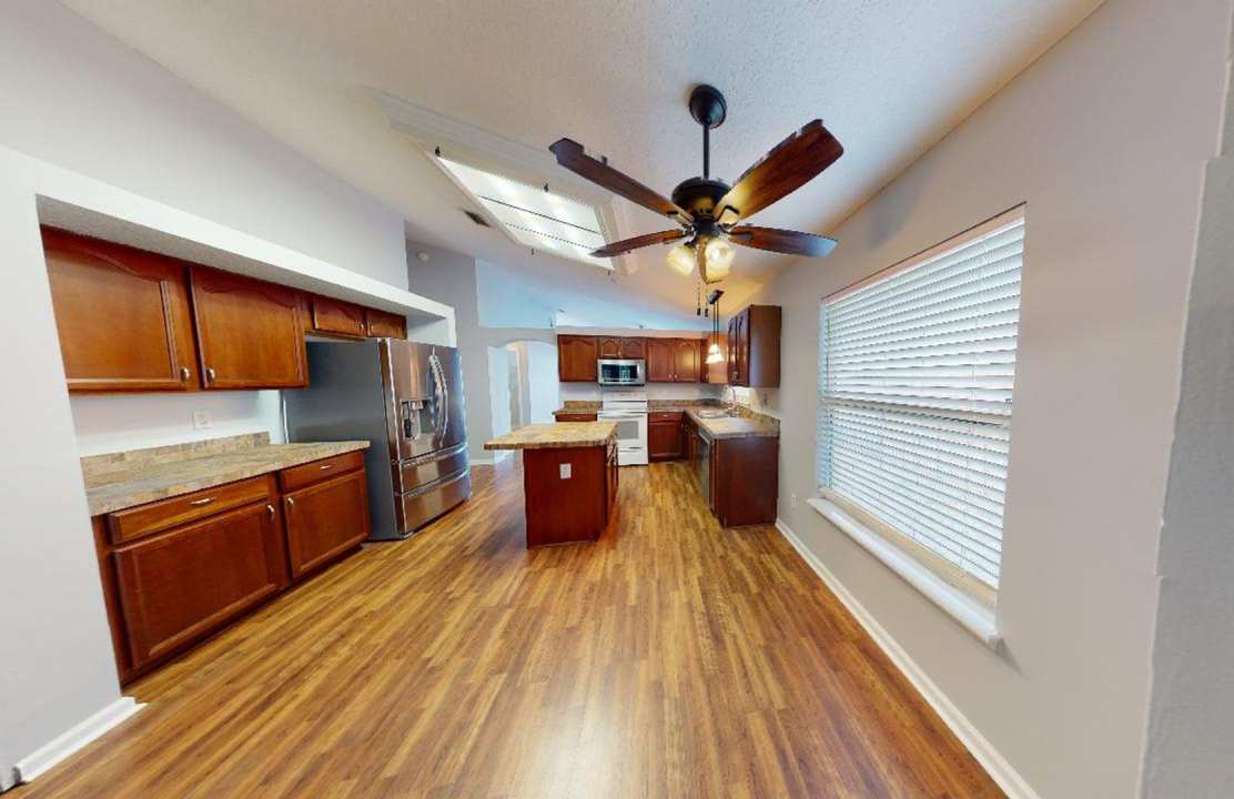 Beautiful 4 bedroom ,2 bathrooms .