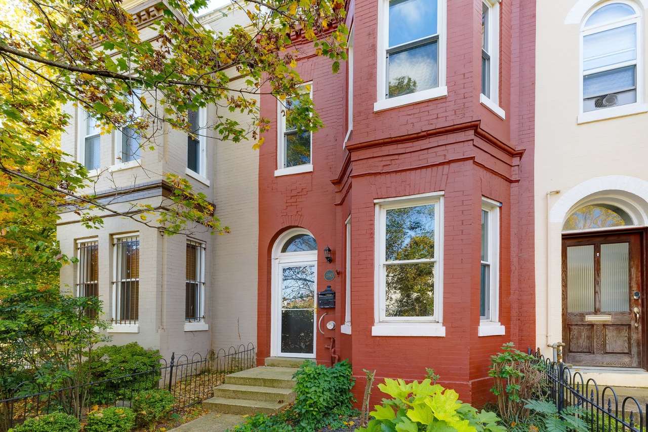 Charming Capitol Hill Rowhome with Den, Patio  MORE!