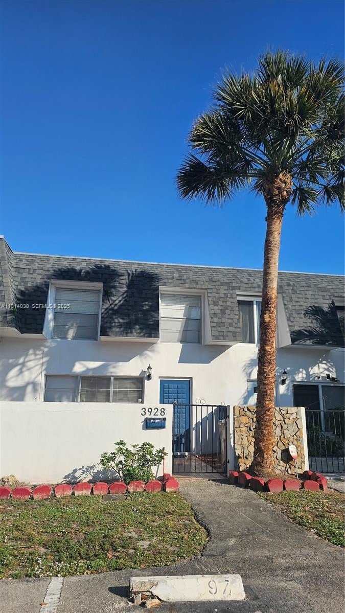 3928 SW 67th Way