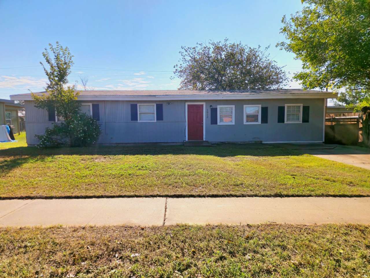 Spacious 3-Bedroom Home with Bonus Room – Near Estacado High School!