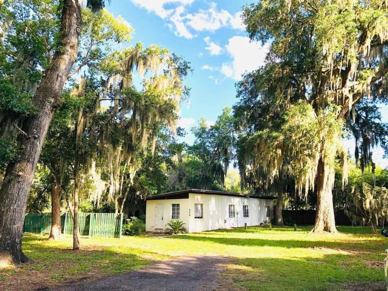 Cozy 1/1 in Orange Park Available Now!
