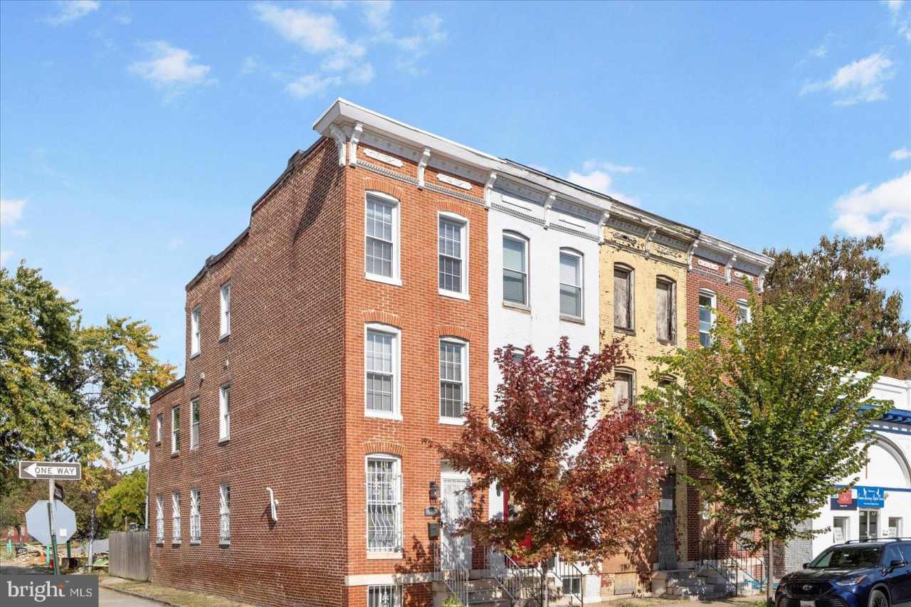 1100 E PRESTON Street