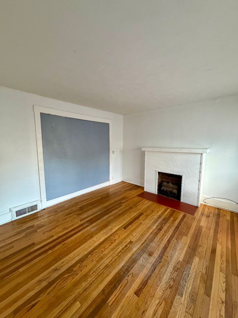 For Rent 4 Bedroom 1 Bath Field Club Row House