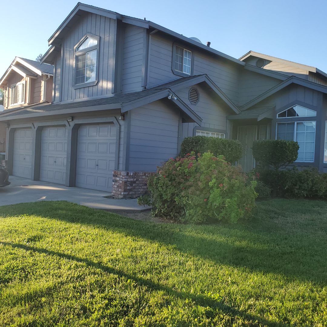 Beautiful 2 story 5 Bedroom/3 Bathroom