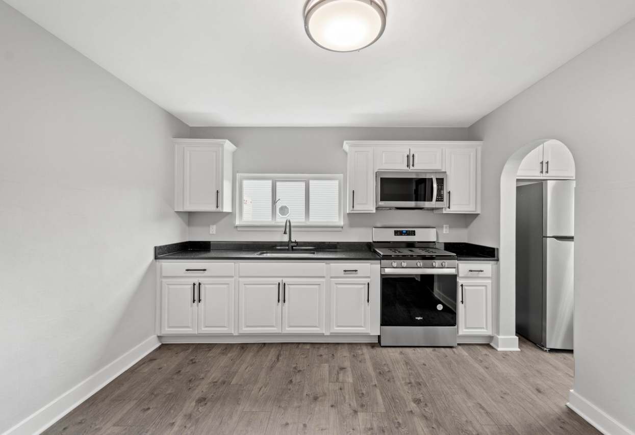 Beautiful 4 bedroom home in Coraopolis available June 1!